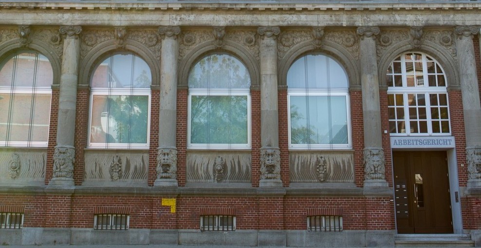 Bild des Gerichtsgebäudes (Frontansicht des Arbeitsgerichts Emden)